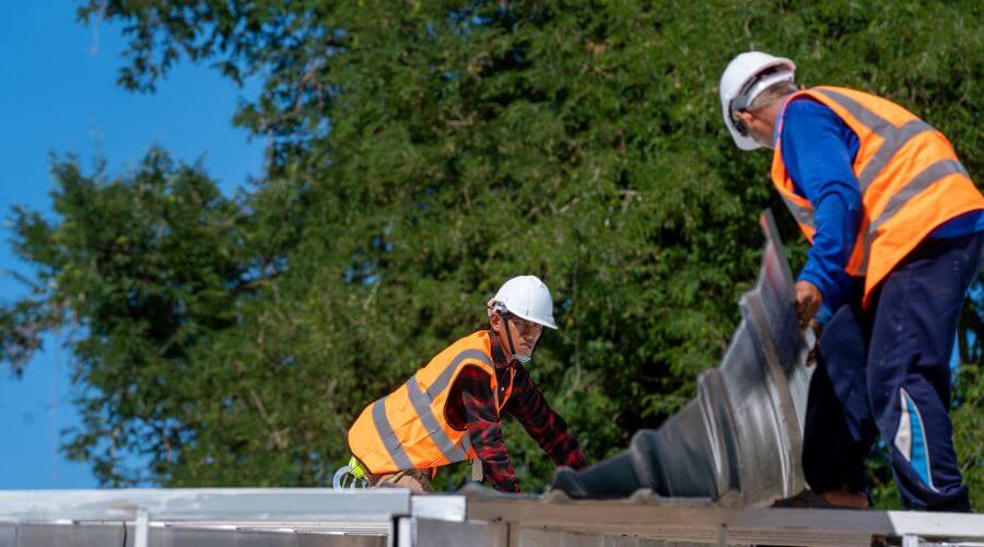 Professional gutter cleaning in Hebron, IL